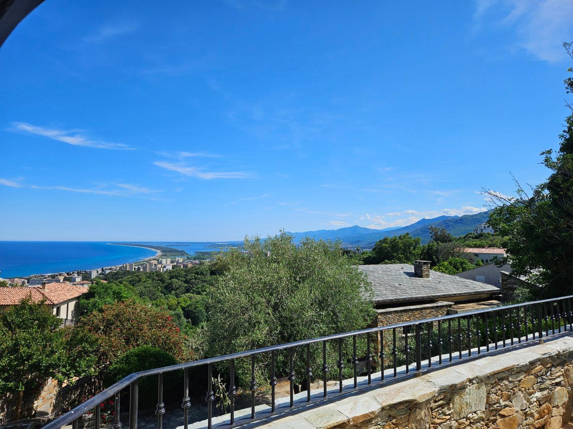 Magnifique Avec Piscine- Hauteurs De Bastia (Corsica)