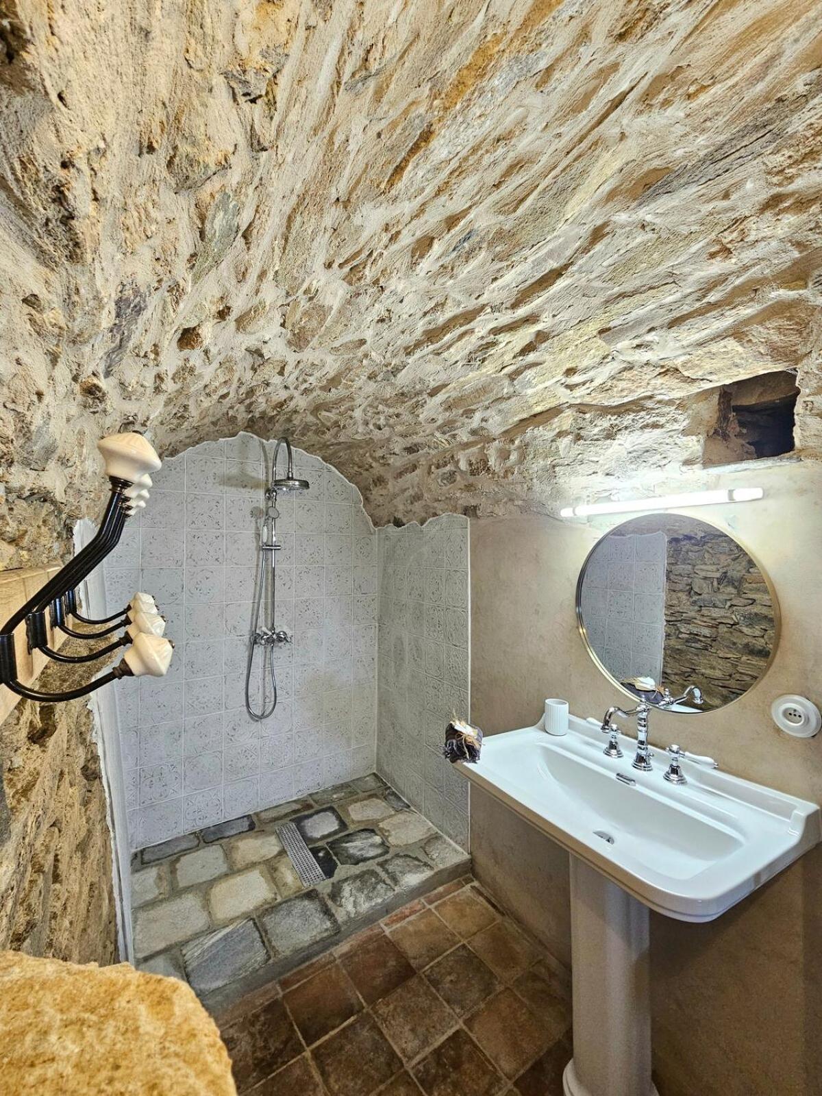 Magnifique Avec Piscine- Hauteurs De *