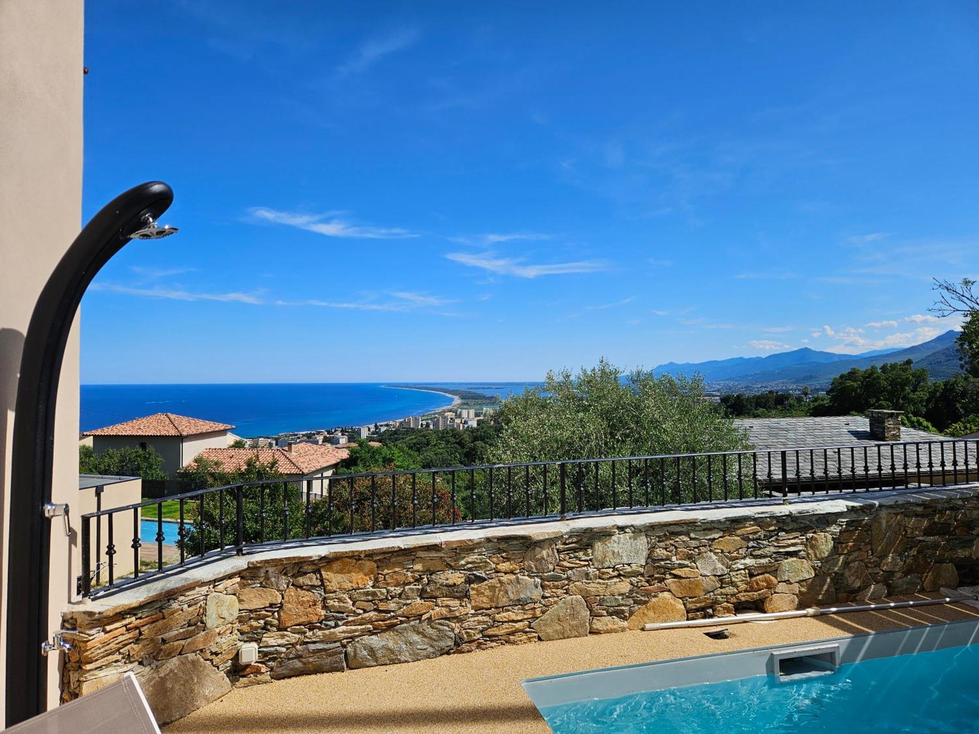 Magnifique Avec Piscine- Hauteurs De Villa